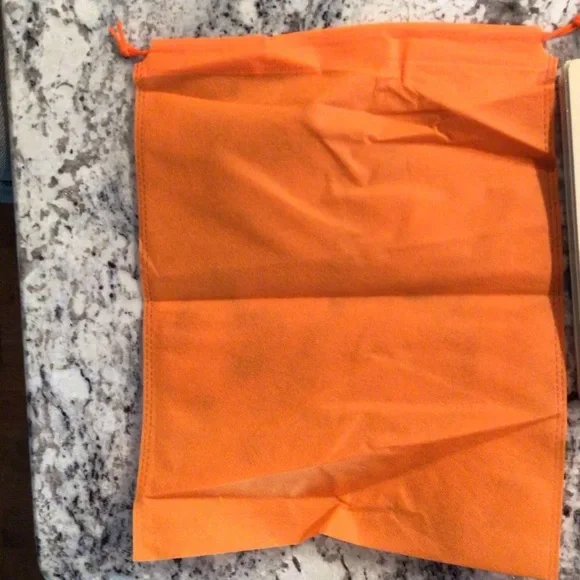 Dinosaur wooden jigsaw puzzles w/storage bag..(NWT) - Picture 7 of 7